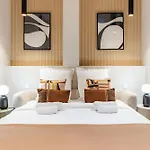 Elegant 3-Room Air-Conditioned Apartment In The Heart Of Paris 10