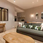 Elegant 3-Room Air-Conditioned Apartment In The Heart Of Paris 10