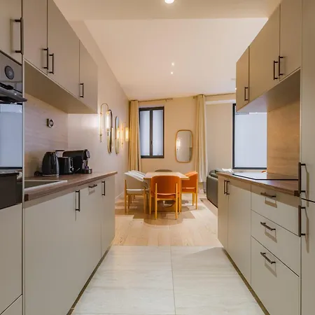 Elegant 3-room Air-conditioned In The Heart Of 10 Paris