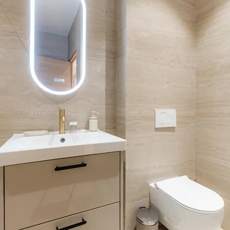 Elegant 3-room Air-conditioned In The Heart Of 10 Apartment *
