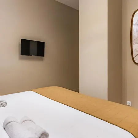 Elegant 3-room Air-conditioned In The Heart Of 10 Paris