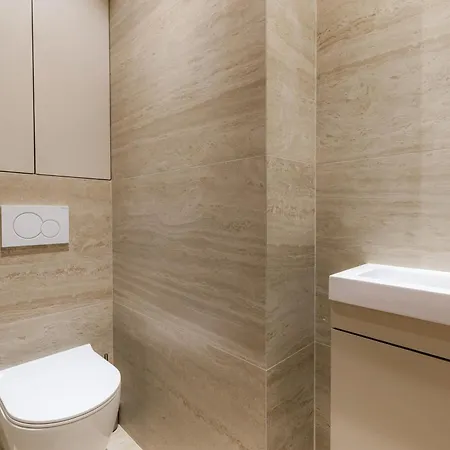 Elegant 3-room Air-conditioned In The Heart Of 10 Apartment *