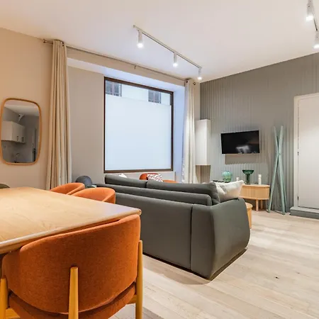 Elegant 3-room Air-conditioned In The Heart Of 10